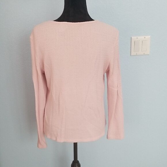 Lifestyle cutout top  - Picture 3 of 5